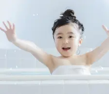 アレルギーや疾患を気にすることなくお風呂に入っている様子